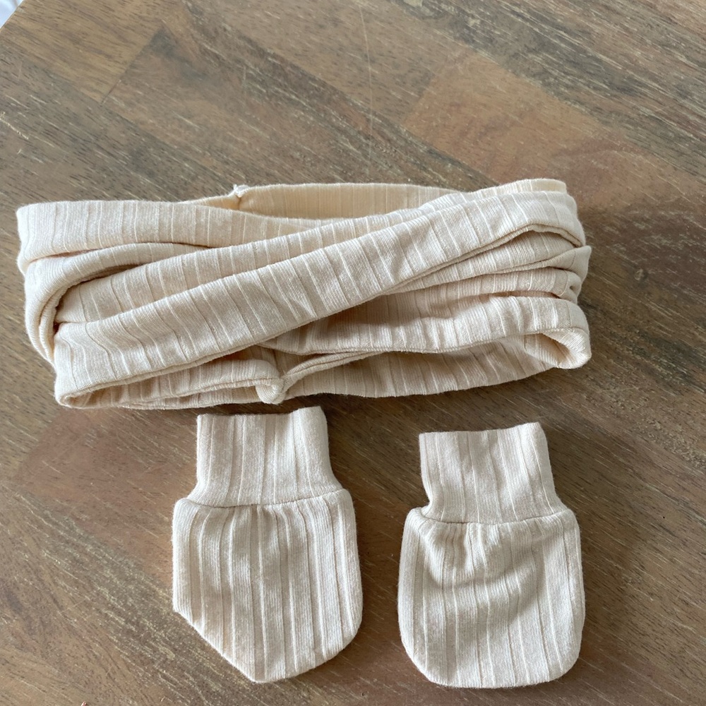 Lou Lou & Company Newborn headband/head wrap with matching mits